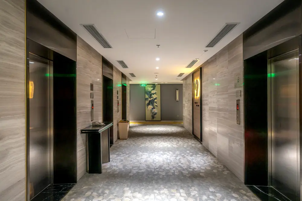 best business hotels near airport in United States guide