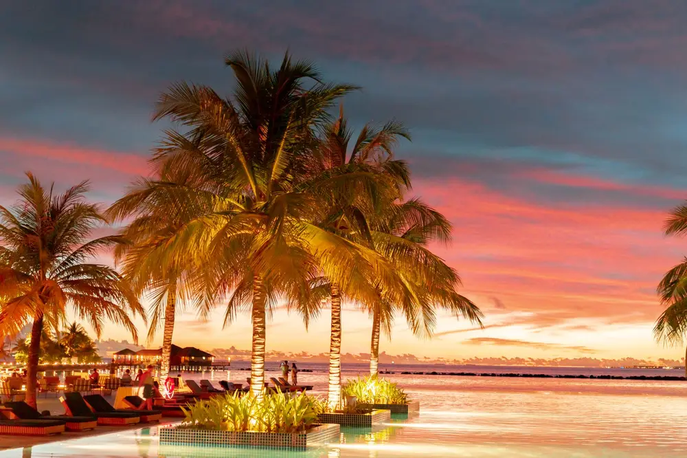 how to choose best resort for anniversary trip cost USA guide