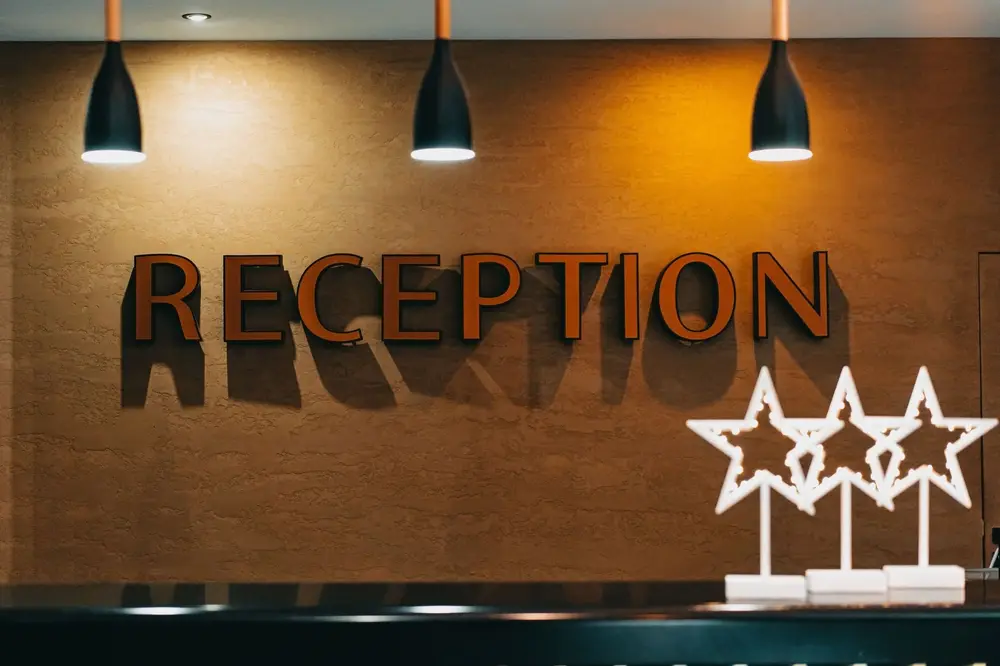 how to get corporate hotel rates without a company USA UK guide