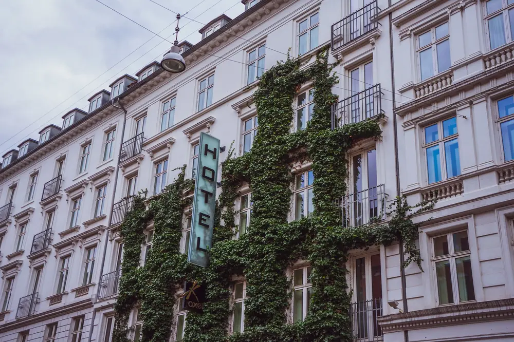 how to maximize hotel points for free business travel stays USA