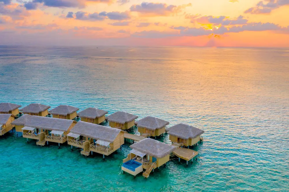 how to plan a honeymoon on a budget cost guide USA Canada